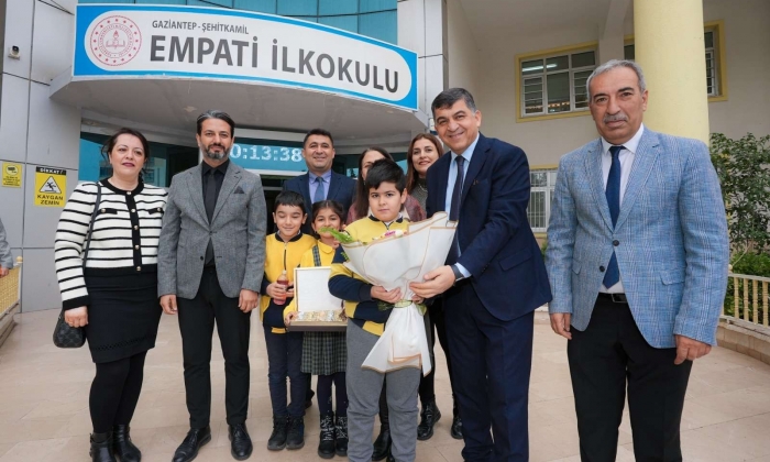 Fadıloğlu Öğrencilere Ders Anlattı