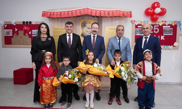    Anaokulu Öğrencilerini  Hediye