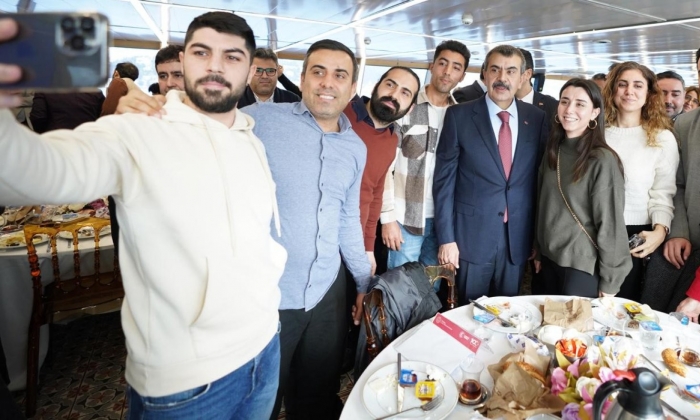    Bakan Tekin, Gemide Öğretmenlerle Buluştu