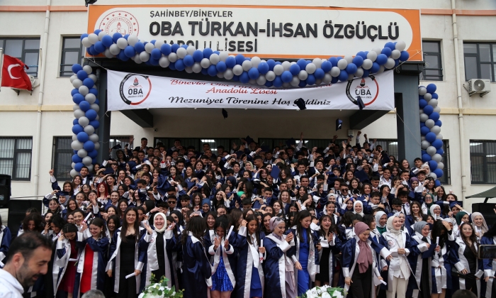 Oba Türkan-İhsan Özgüçlü Anadolu Lisesi İlk Mezunlarını Verdi
