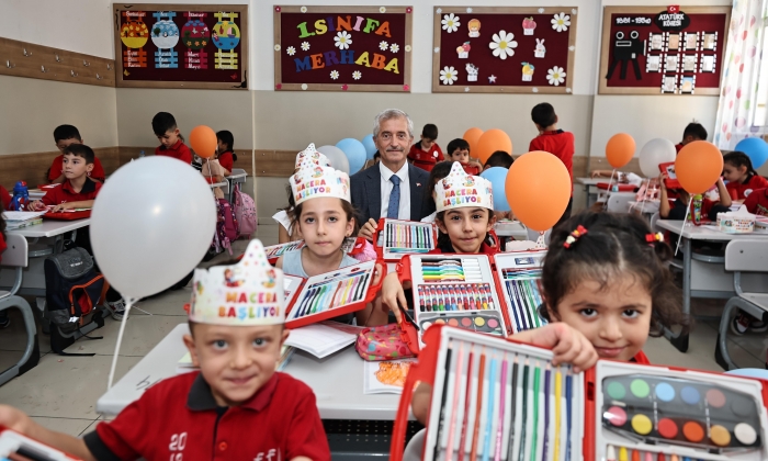 Şahinbey’den öğrencilere boyama ve eğitim seti