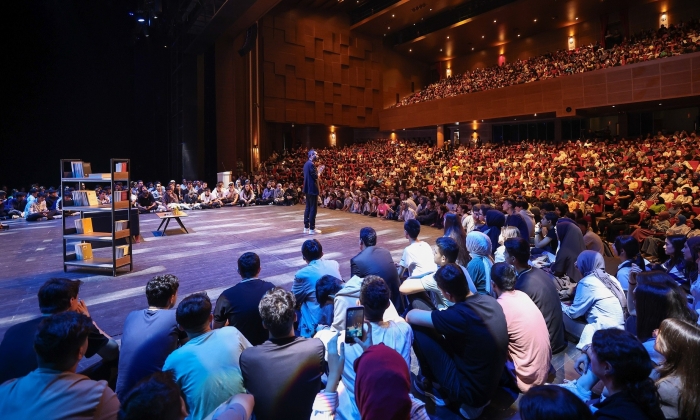 Büyükşehir Eğitimci-Yazar Gri Koç’u gençlerle buluşturdu