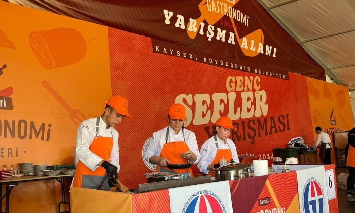 GAÜN’de gelenek bozulmadı