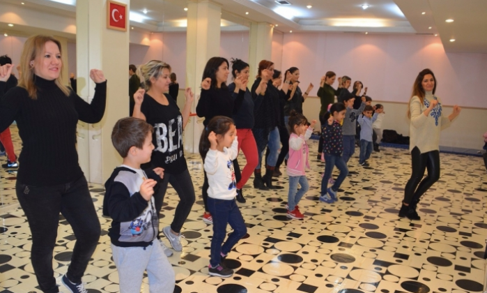 Öğrenciler aileleriyle öğreniyor