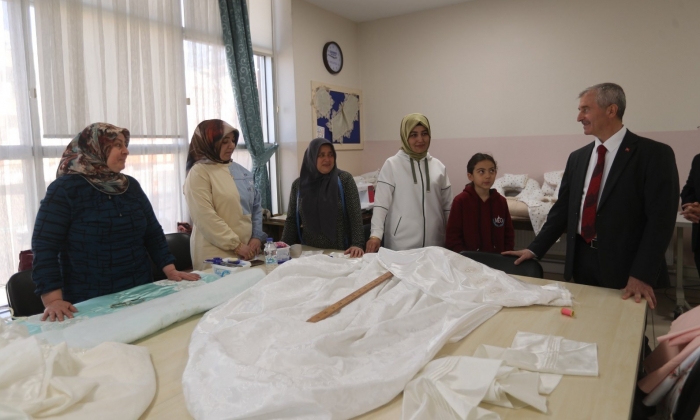 Tahmazoğlu, kursiyerlerle bir araya geldi