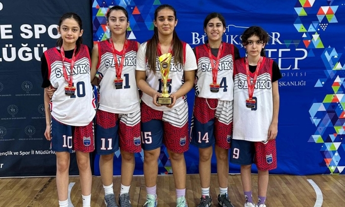 SANKO Okulları üç kupa kazandı