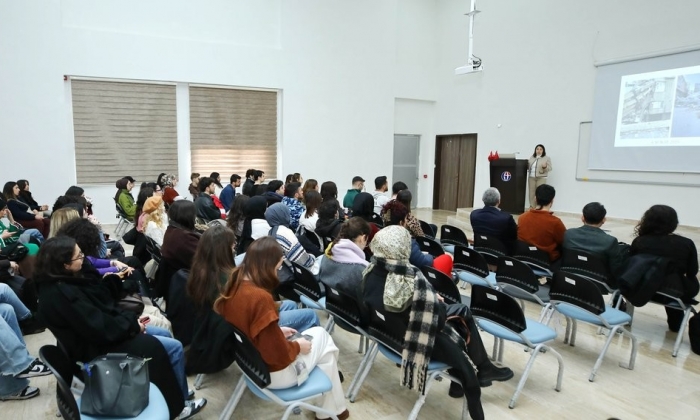 GAÜN’de Geleneksel Gaziantep Mimarisi Konferansı Verildi