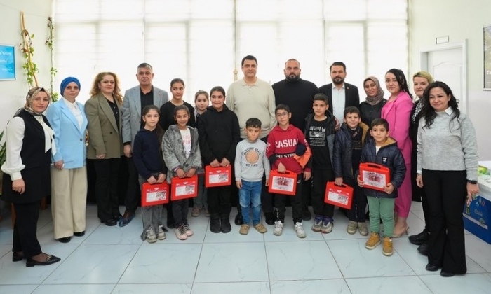 Umut Yılmaz’dan Çocuklara Hediye