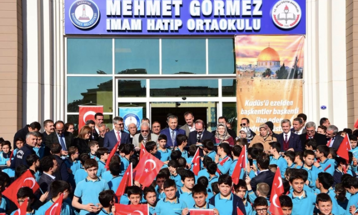 Görmez adına okul yaptırıldı