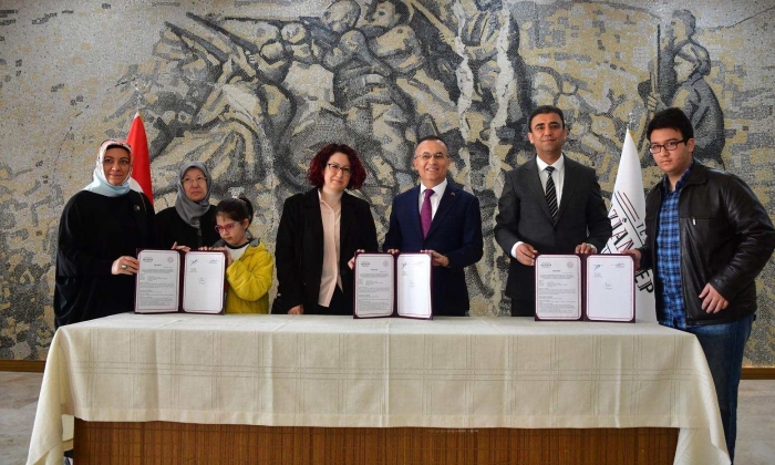 İmzalar Okul İçin Atıldı