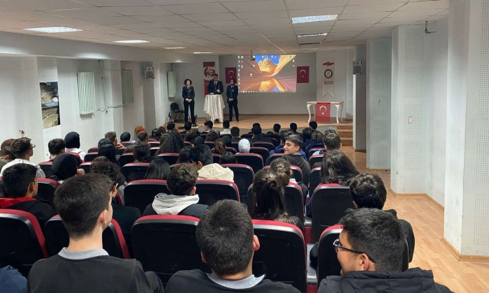 Jandarma Öğrencilere Mesleği Tanıttı