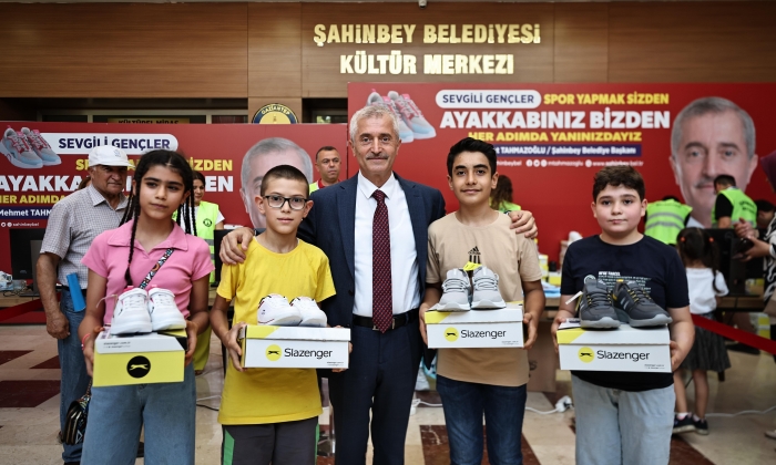 Şahinbey’den Öğrencilere Spor Ayakkabısı