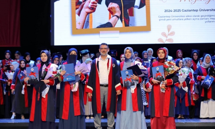 GAÜN İlahiyat Fakültesi’nde Mezuniyet Sevinci