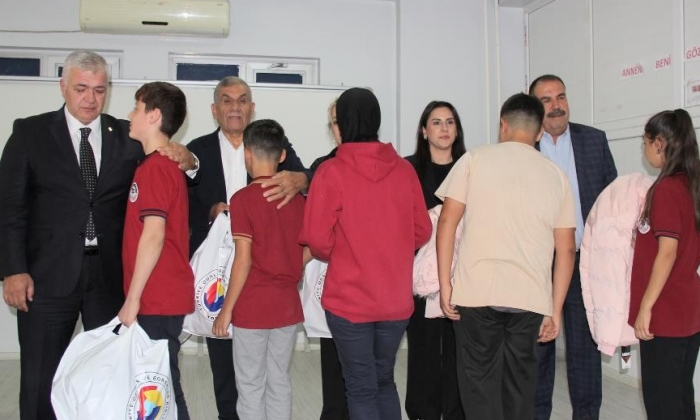 Gaziantep’te öğrencilere kışlık kaban desteği!