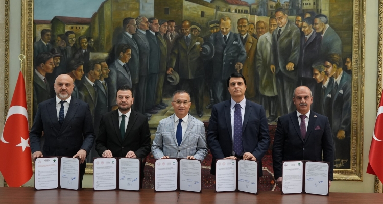 Şehitkamil’de eğitimden spora güçlü işbirliği! Başkan Yılmaz’dan öğrencilere 3 ayrı destek!