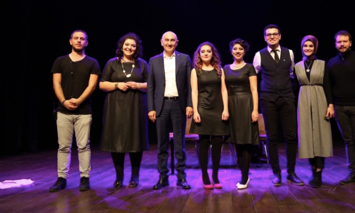 Öğrencilerin sahnelediği oyun büyük beğeni topladı