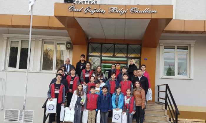 Özel Çağdaş Bilgi Okulları öğrencilerinden “ Çocuk Gülerse Dünya Güler “ projesi