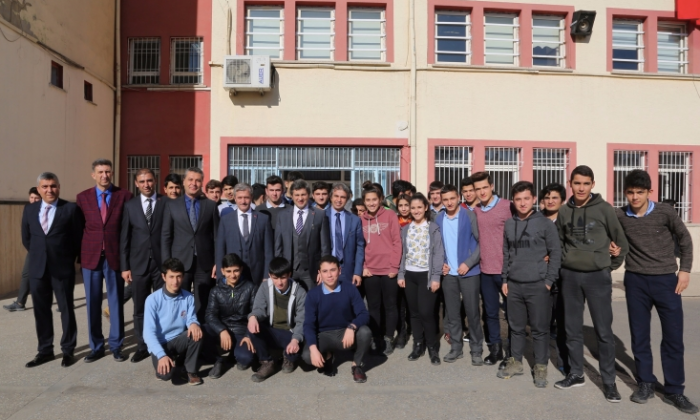 44 Bin öğrenci umre için yarışıyor