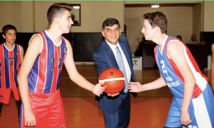 Şehitkamil'den okullara spor desteği