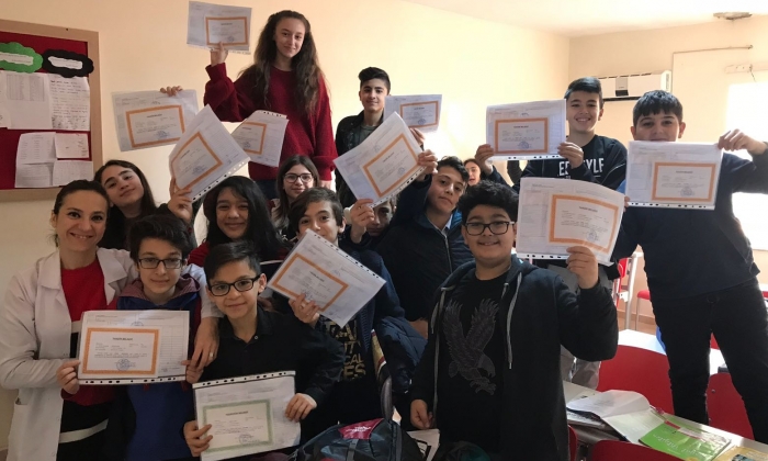 Adalılar karnelerini aldı