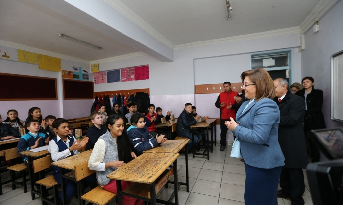 Başkan Şahin karne dağıttı