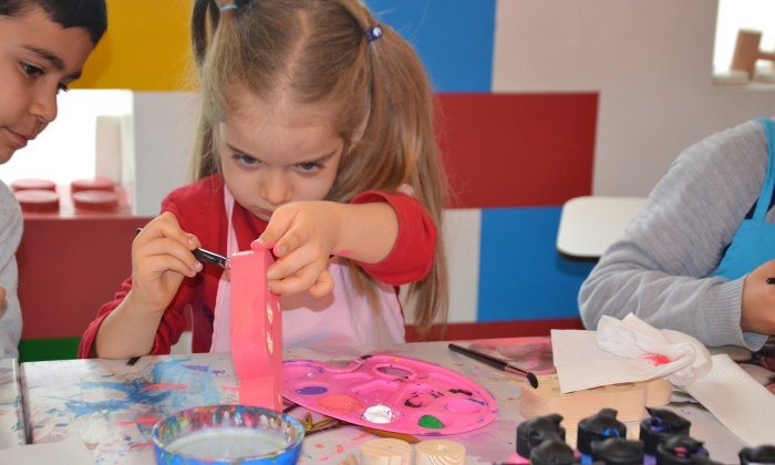 Çocuklar ahşap oyuncaklar yaptı