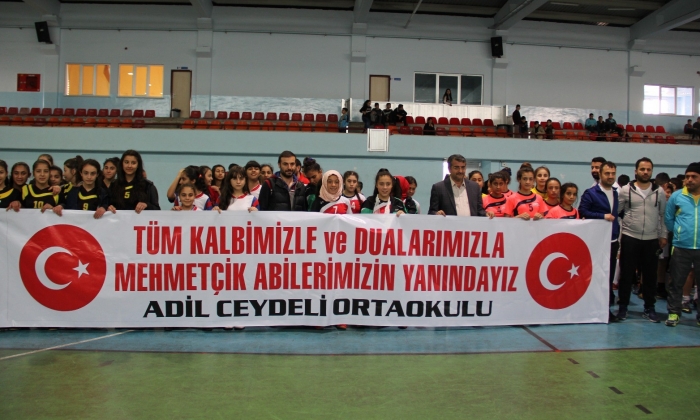 Adil Ceydeli Ortaokulu'ndan futsal başarısı