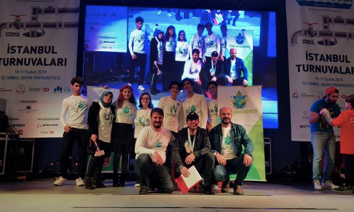 Ada Koleji'ne bilim yarışmasından ödül