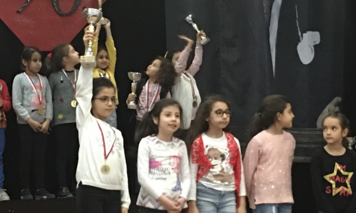 GKV’li Dila ve Naz Satranç şampiyonu