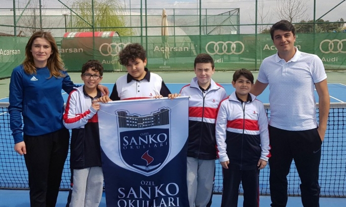 SANKO Okulları Küçük Erkek Tenis Takımı il birincisi oldu