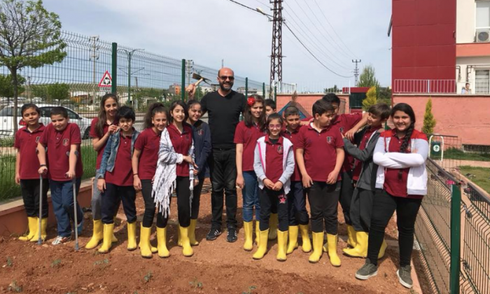 ADALI öğrenciler sebze ekimi yapıyor