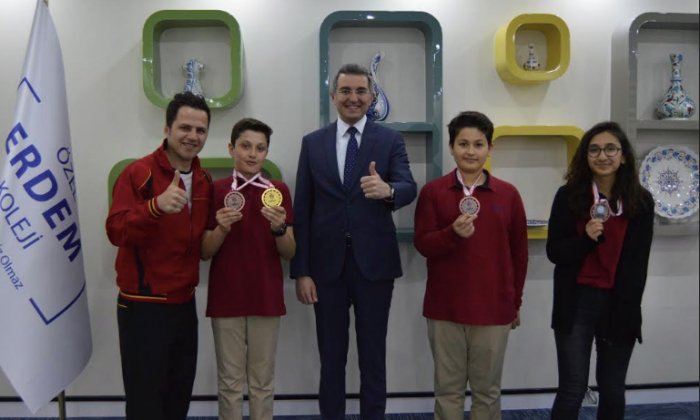 Erdemli öğrencilerin yüzme başarısı