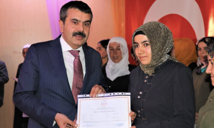 Müsteşar Tekin: Okul dışı 18 yaş üstüne 4 bin çeşit kurs veriyoruz