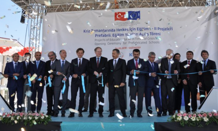 Gaziantep'te Suriyeli öğrenciler için yapılan okulun açılışı yapıldı