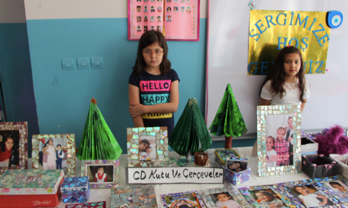 Öğrencilerden geri dönüşümlü sergi