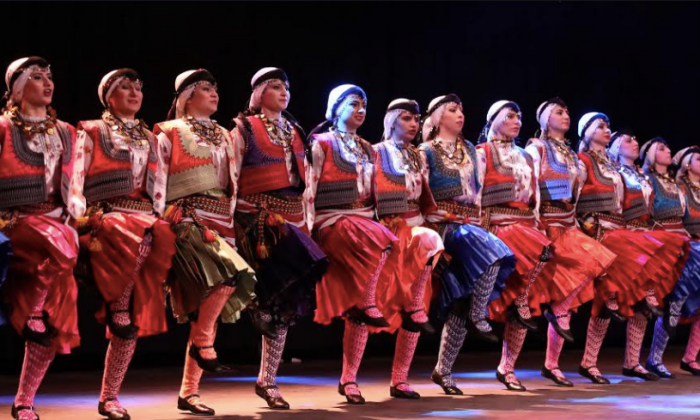 İlkokul öğretmenlerinden halk oyunları gösterisi