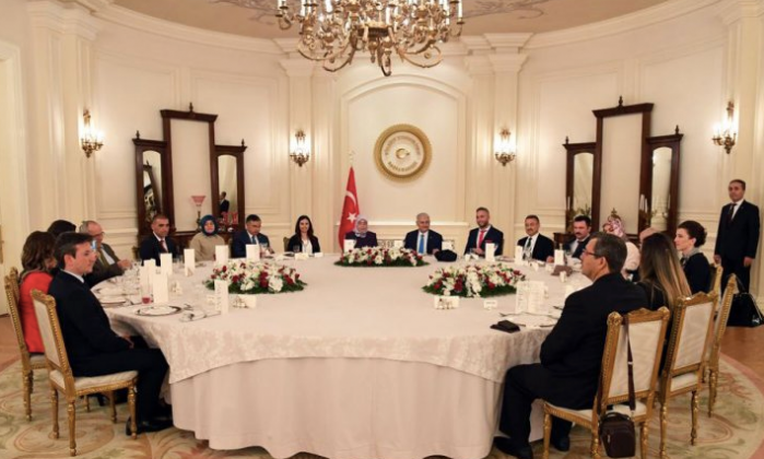 Başbakan Yıldırım ve Bakan Yılmaz, Çankaya Köşkü´nde öğretmenlerle iftarda bir araya geldi