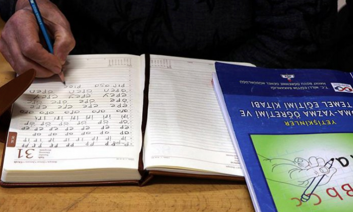 Yarım milyona yakın kişi okuma yazma öğrendi