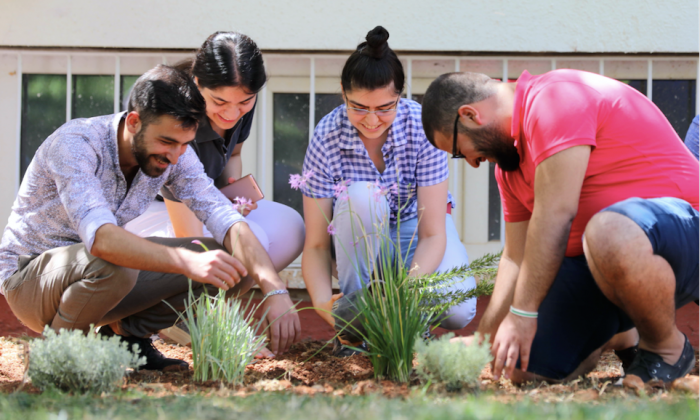 GAÜN'de Türk ve Suriyeli öğrenciler birlikte fidan dikti