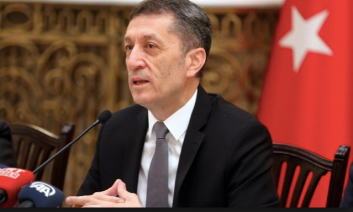 Bakan Ziya Selçuk'tan öğretmenlere: Öğretmen Ziya Selçuk olarak yanınızdayım