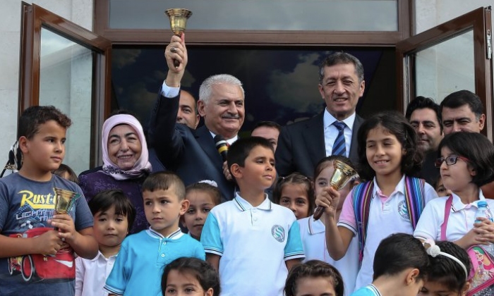 TBMM Başkanı Yıldırım ve eşi Semiha Yıldırım ile Bakan Selçuk’un katılımıyla yeni eğitim-öğretim yılının ilk ders zili çaldı