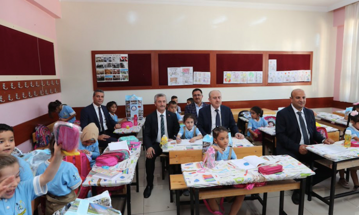 Şahinbey’den öğrencilere kırtasiye yardımı