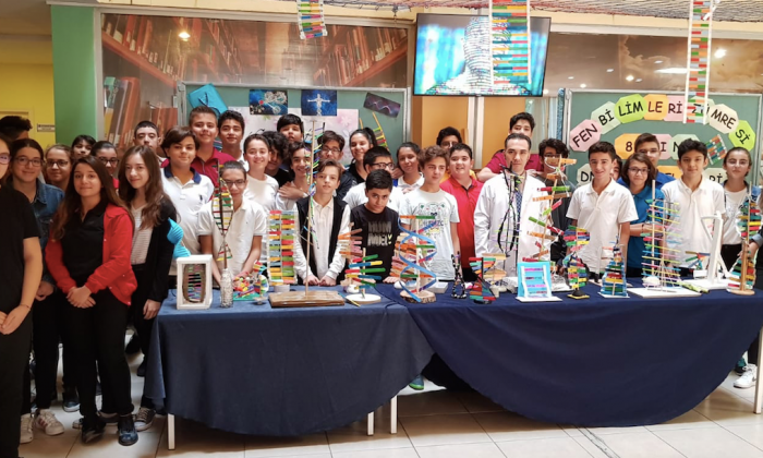 Seçkin Koleji öğrencilerinden DNA sergisi