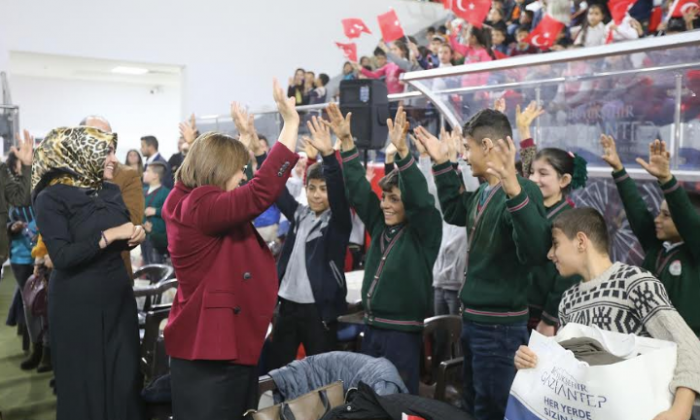 Büyükşehir Belediyesi'nden 6200 öğrenciye kıyafet