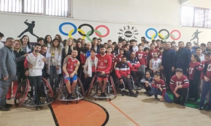 Basketçiler Uygar’lı öğrencilerle buluştu