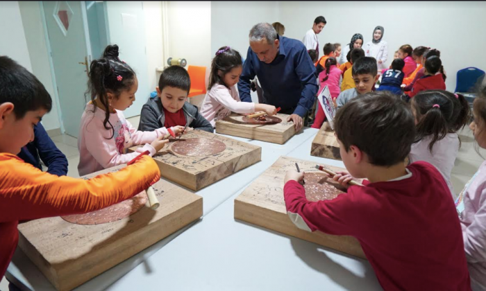 Erdem Koleji'nde zanaat eğitimleri devam ediyor