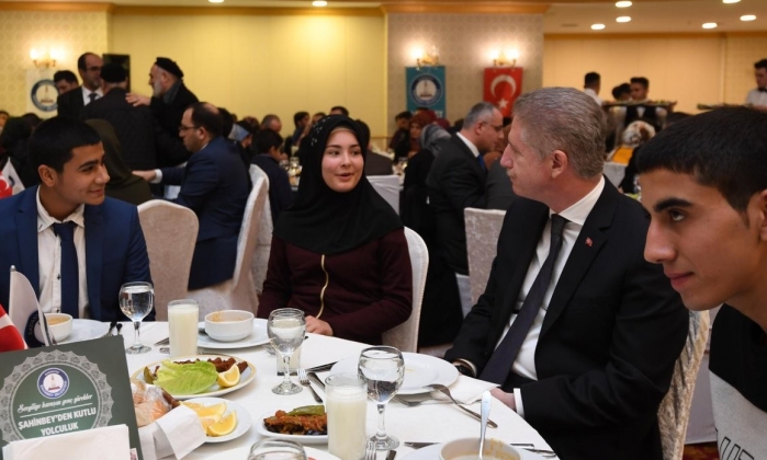 Şahinbeyli öğrenciler umreden döndü