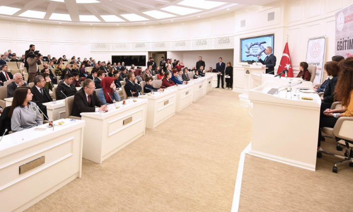 Vali Gül: 70 bin kişilik meclisimizle en iyisini yapacağız