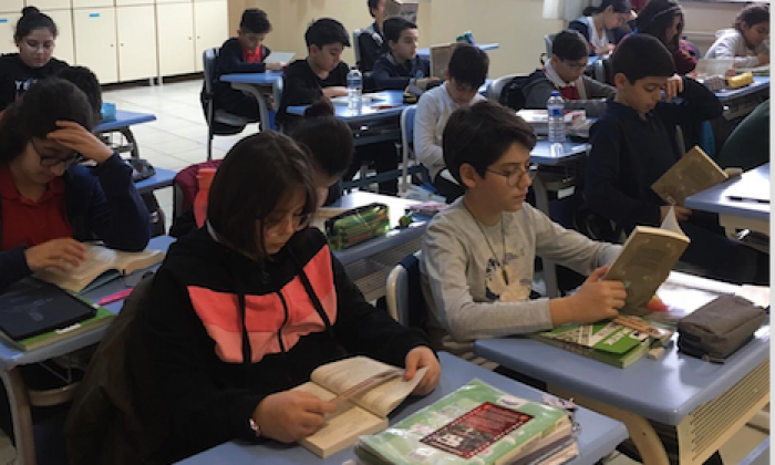 Seçkin Koleji'nde kitap okuma saati