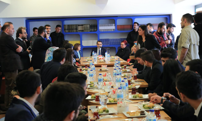 Bakan Fatih Dönmez öğrencilerle buluştu